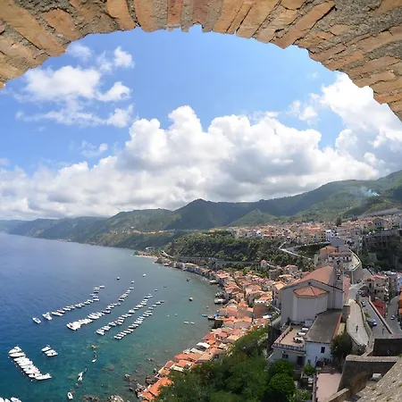 La Locandiera Scilla